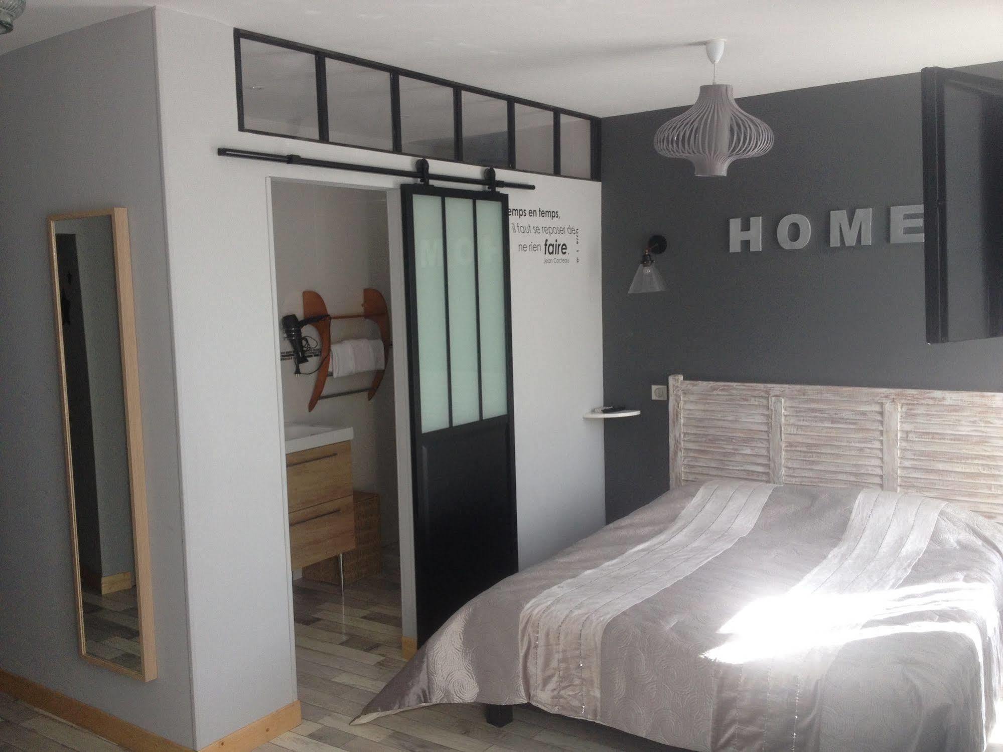 Le P'tit Monde Hotel 2*